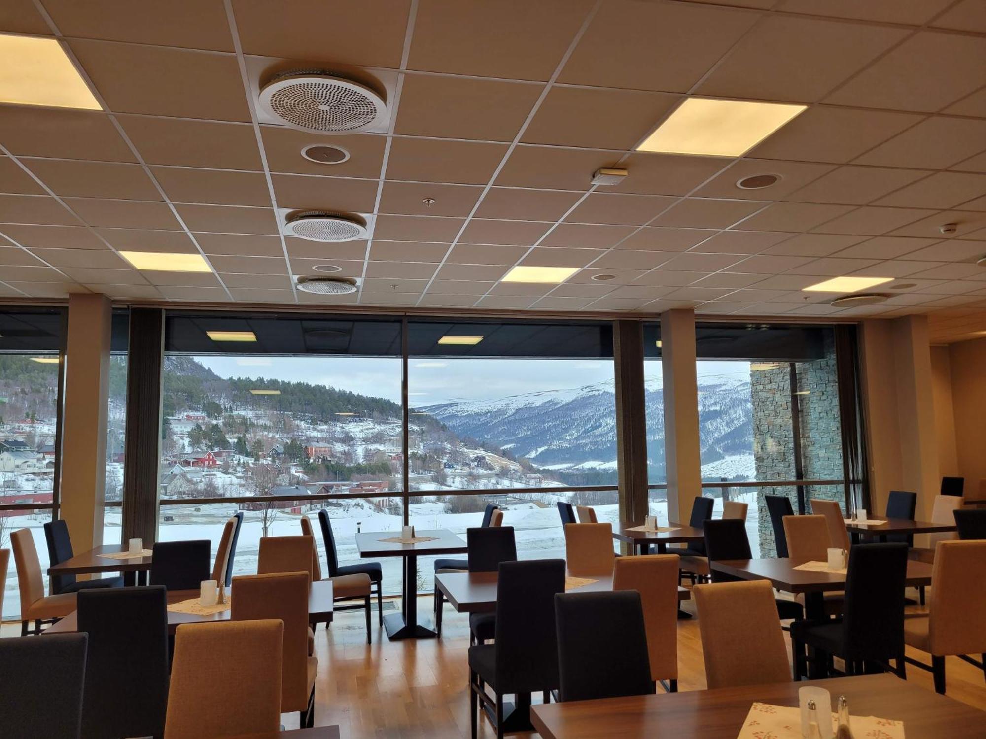 Dombas Hotel Bagian luar foto