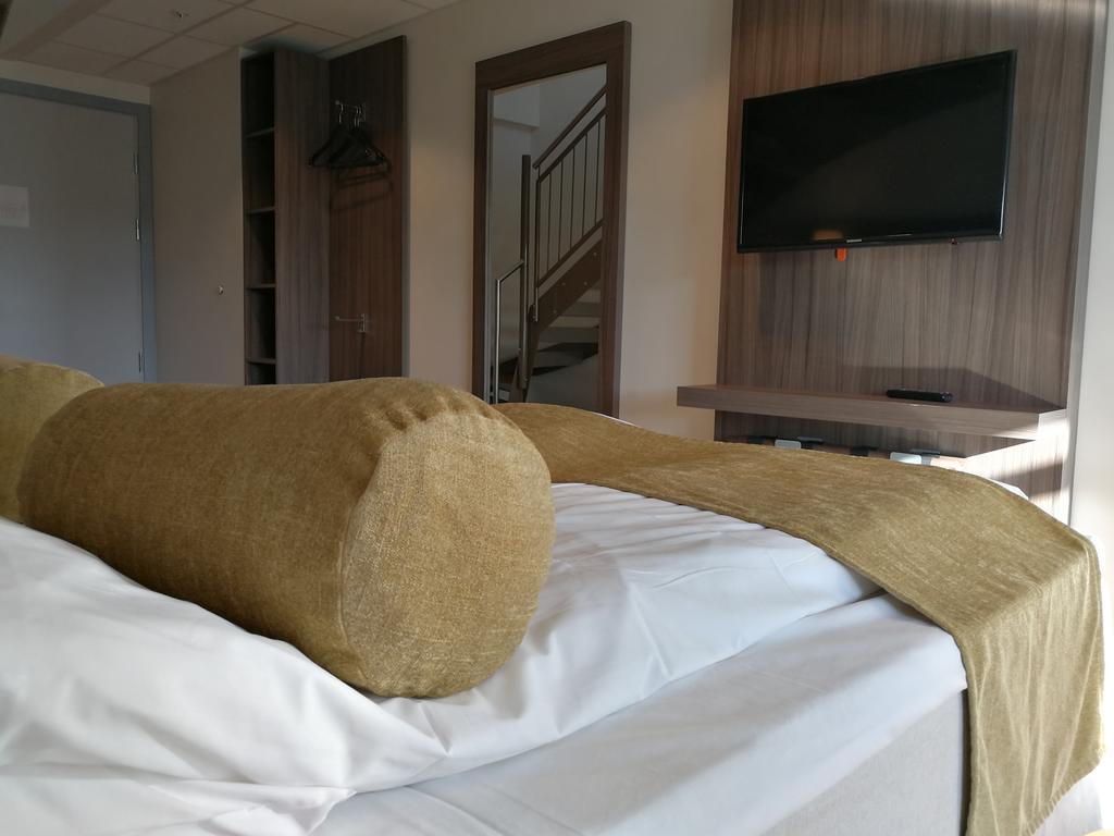 Dombas Hotel Bagian luar foto