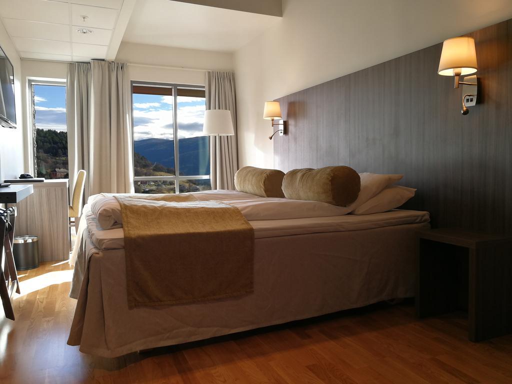 Dombas Hotel Bagian luar foto