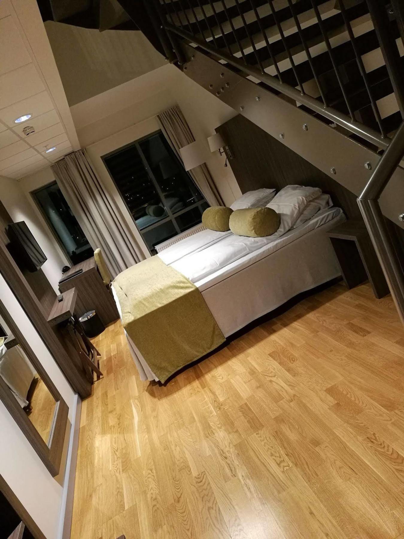 Dombas Hotel Bagian luar foto
