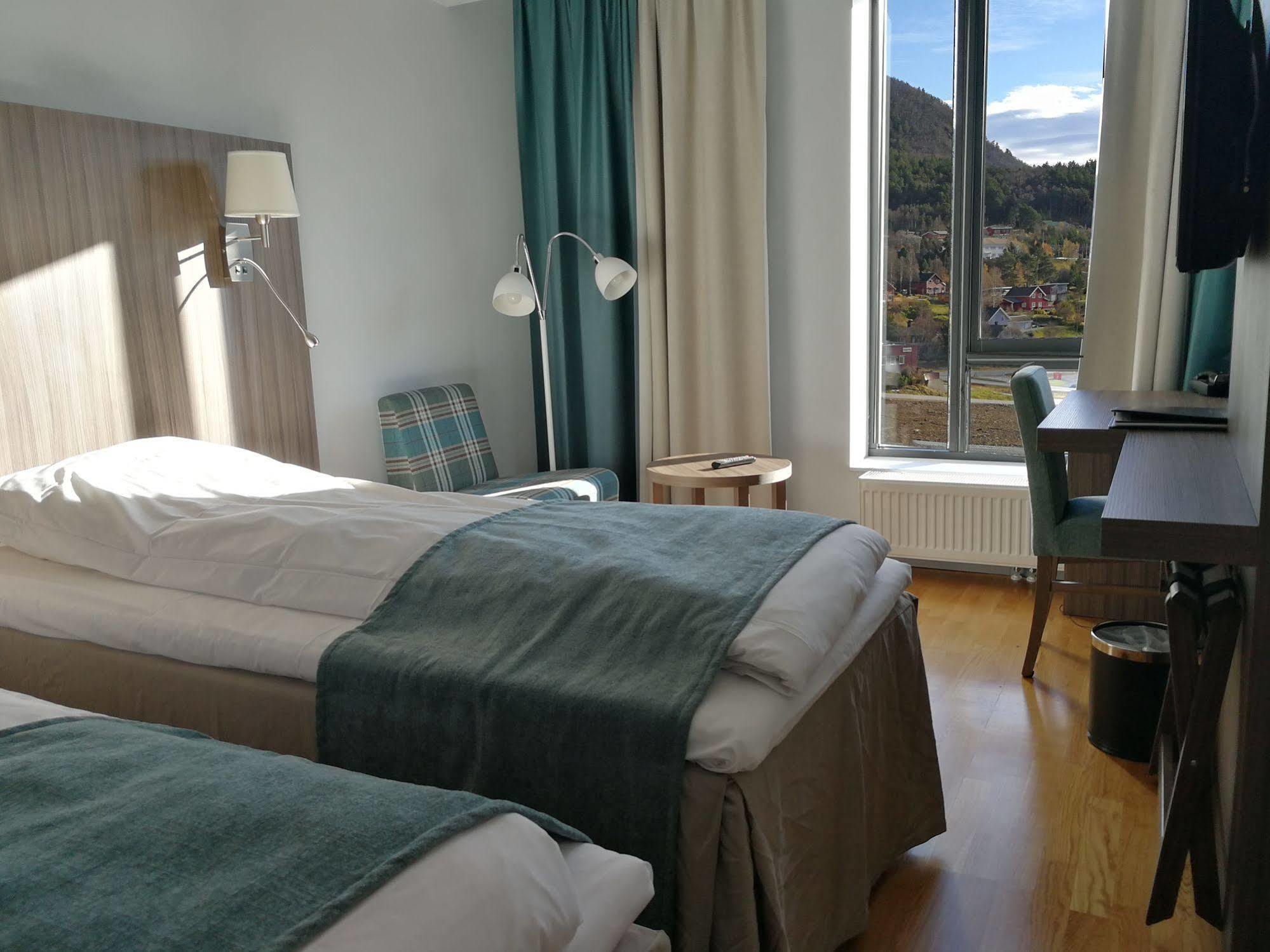 Dombas Hotel Bagian luar foto