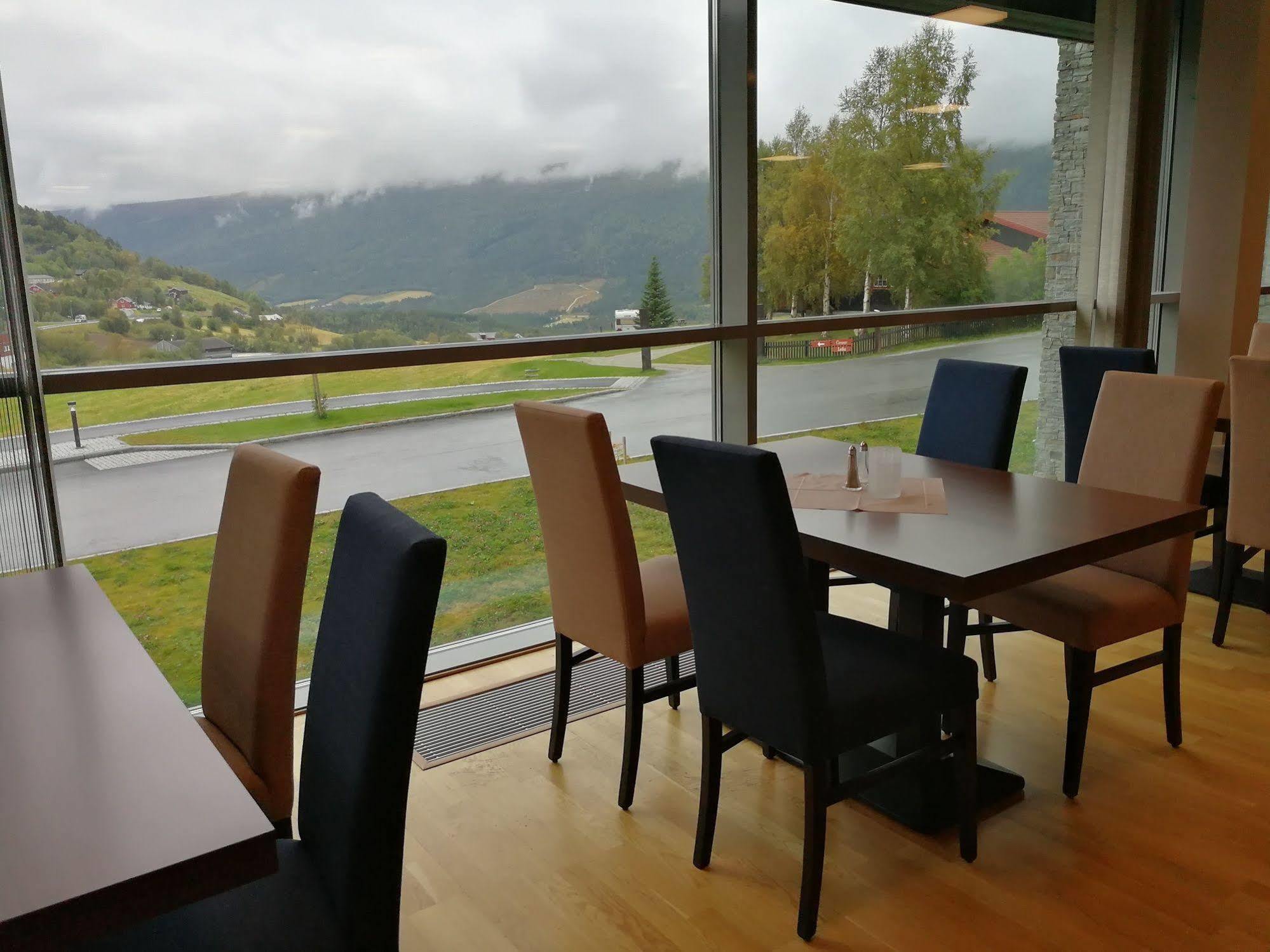 Dombas Hotel Bagian luar foto